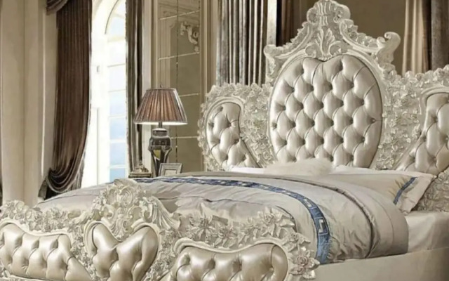 Empress Palace Hotel