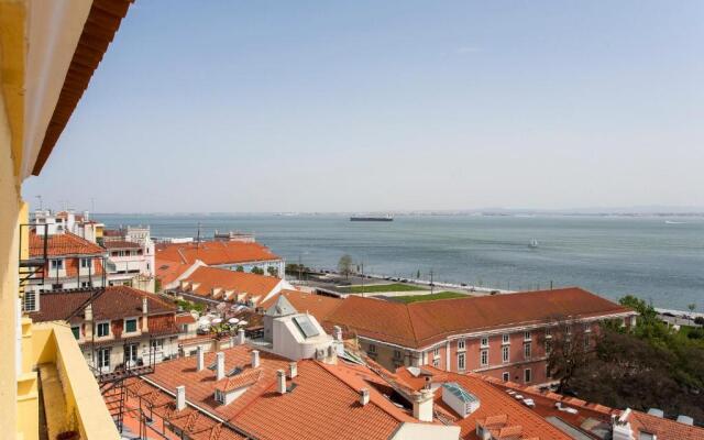 Chiado River View Deluxe Apartment