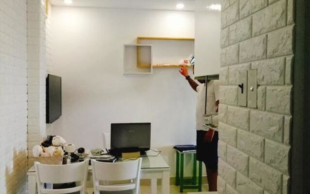 Smiley Apartment 8