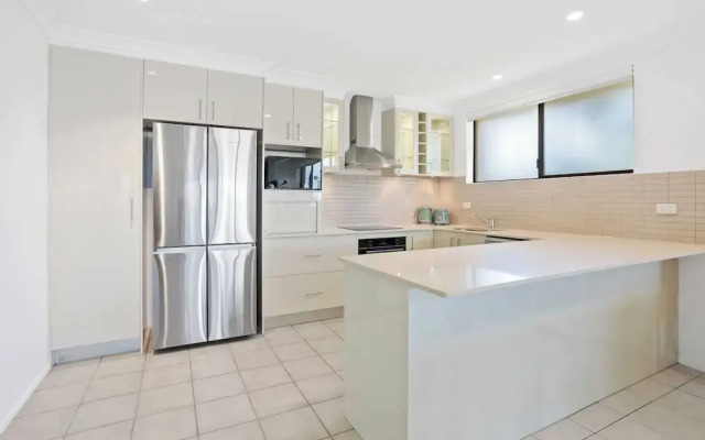 Little Palms by Burleigh Letting Co