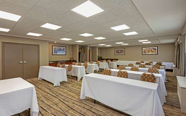 Best Western Plus Burlington Inn & Suites