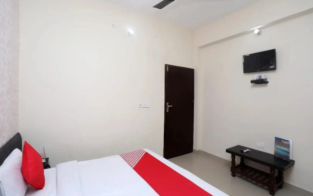 Oyo 17357 Hotel Royal Touch