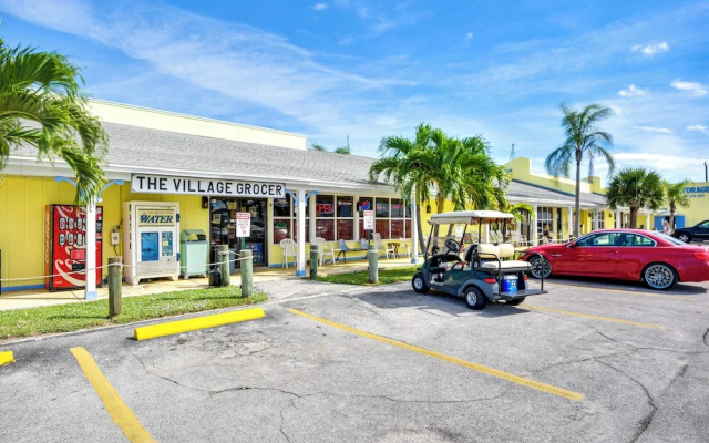 Pool + Hot Tub Access: Home in Jensen Beach!