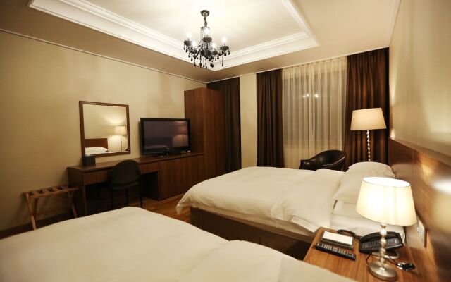 Palgong Emillia Hotel