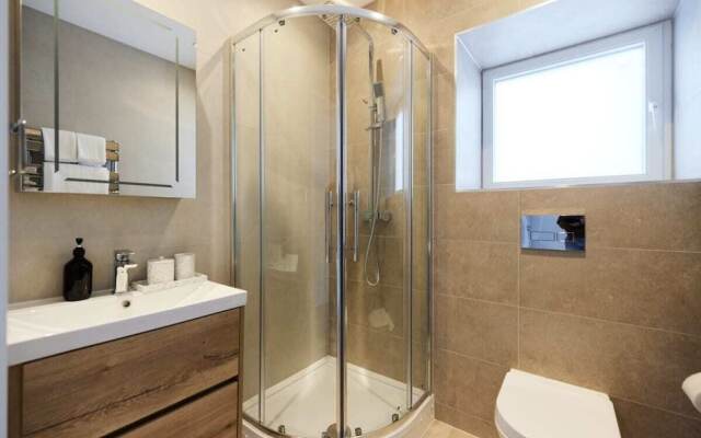 The Wembley Park Retreat - Modern 2bdr Flat With Balcony