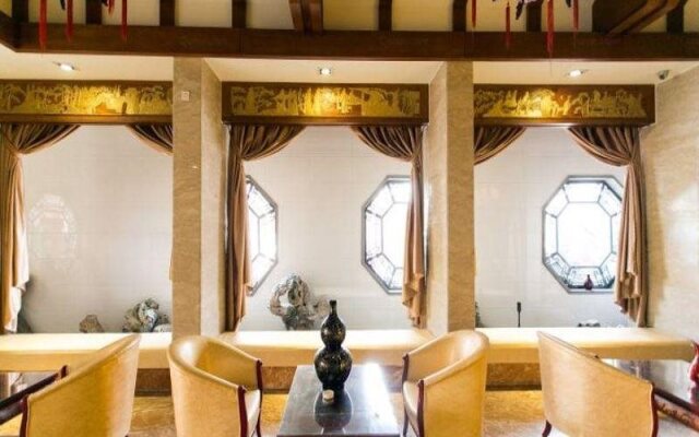 7 Days Premium Hotel