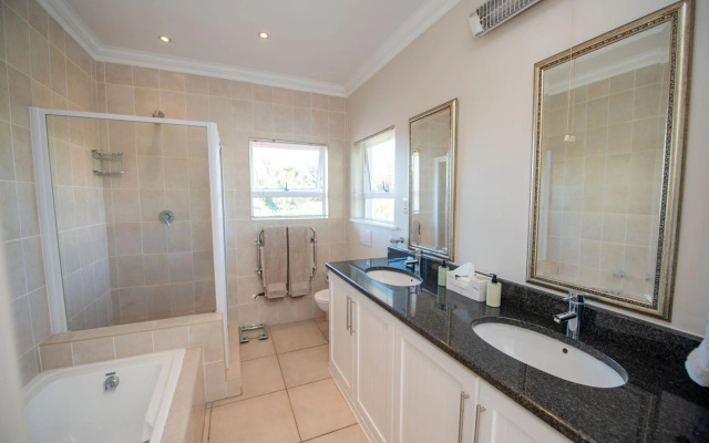 Lovely 2 bedroom rental unit with exquisite views