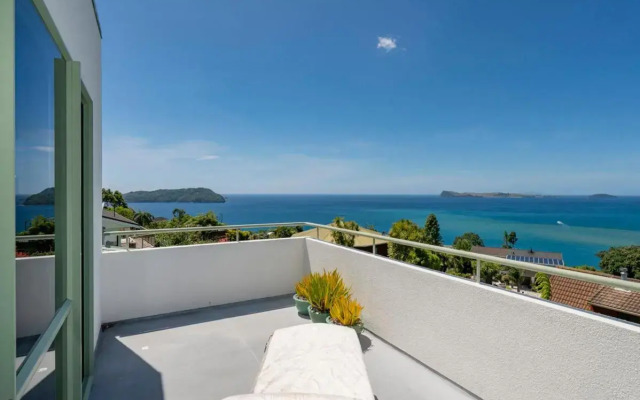 Picturesque on Paku - Tairua Holiday Home
