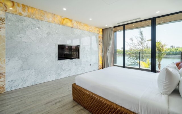 Deluxe Riverfront Pool Villas Danang