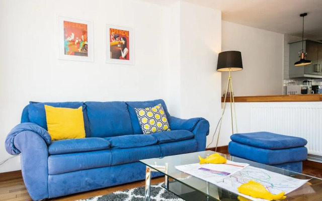 2 Bedroom Flat In Old Street With Private Balcony