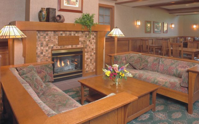 The Craftsman Inn & Suites