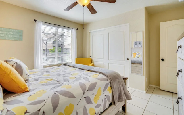 Lakefront Glendale Home w/ Pool, Boat & Fishing!