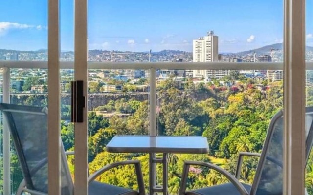 CBD Luxury Oasis, Botanical Gardens & River Views