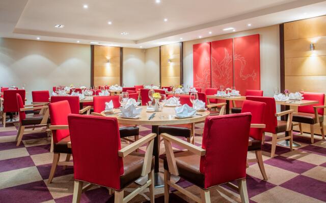 Crowne Plaza Manchester Airport by IHG