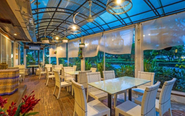 Collection O Howard Square Boutique Hotel