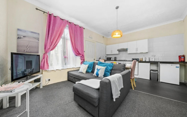 One Bedroom Apartment by Klass Living Serviced Accommodation Bellshill - Elmbank Street Apartment with WIFI  and Parking