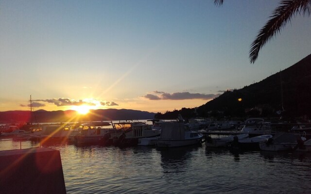 Holiday apartment Adriatic Sea at 80m.