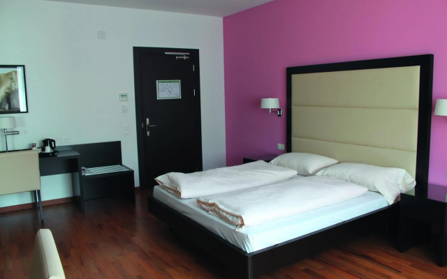 Enjoy 1313AG Hotel Touring