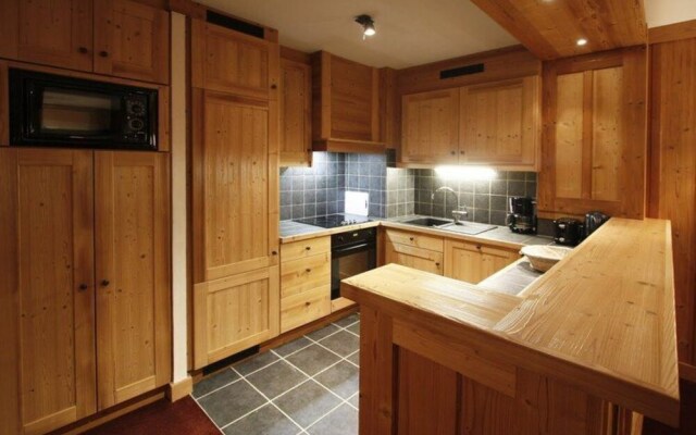 Plush Apartment in Les Deux-alpes With Balcony