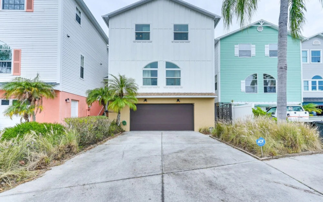 Family-friendly Holiday Townhome With Boat Dock!