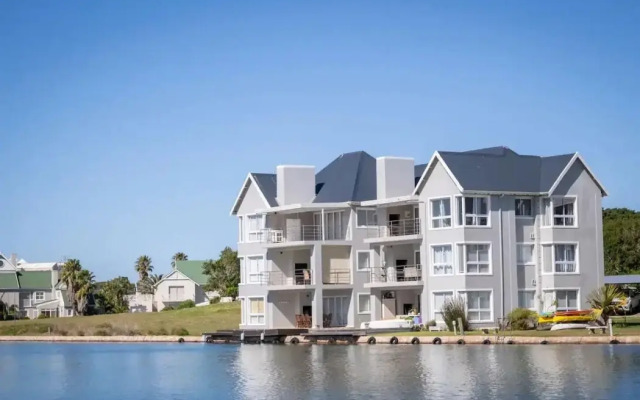 Water Views Apartment