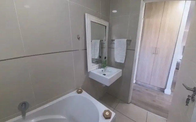 Immaculate 2-bed Apartment in Cape Town