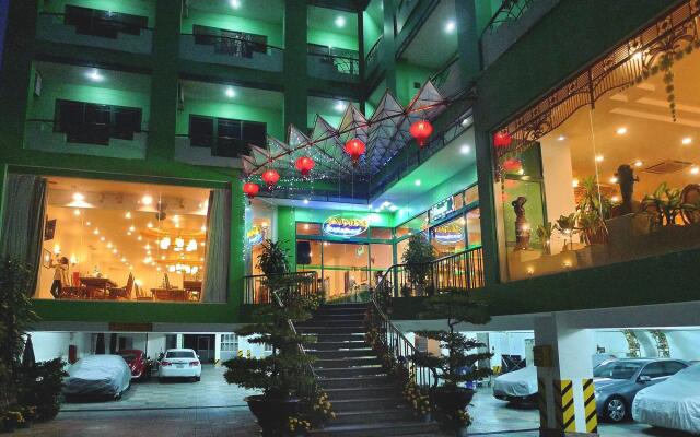 Green Hotel