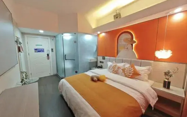 Snail House Hotel (Luoyang Railway Station David World Branch)