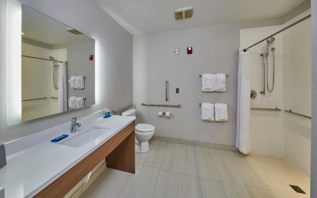 Holiday Inn Express Hotel & Suites Medford-Central Point, an IHG Hotel