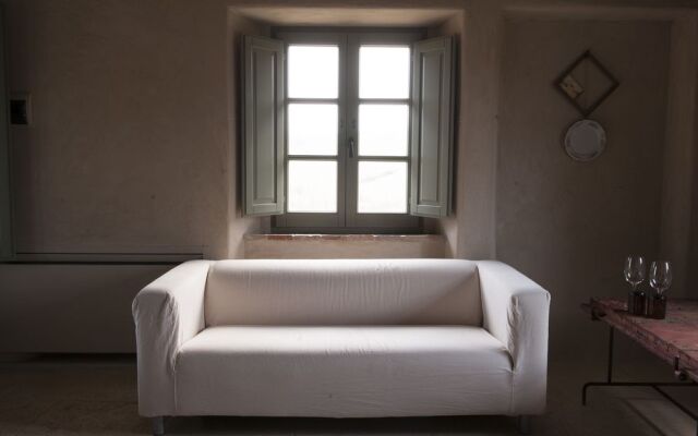 Follonico 4 Suite B&B