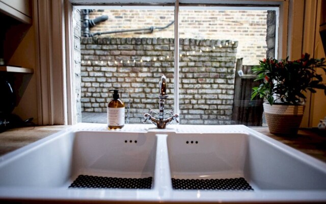 Homely 1 Bedroom Apartment in Bustling Clapham