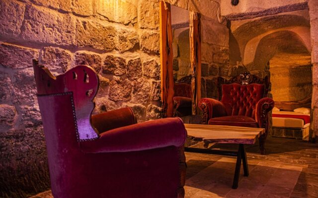 Ottoman Cave Junior