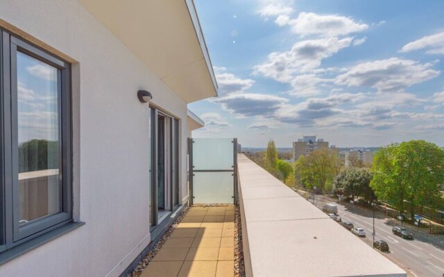 Stunning 2BD Flat With Large Balcony - Roehampton