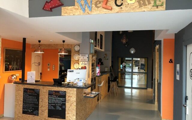 SHARE & Cheers ! Hostel
