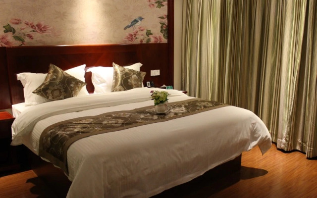 GreenTree Alliance Guangdong Shenzhen Fuyong Subway Station Hotel