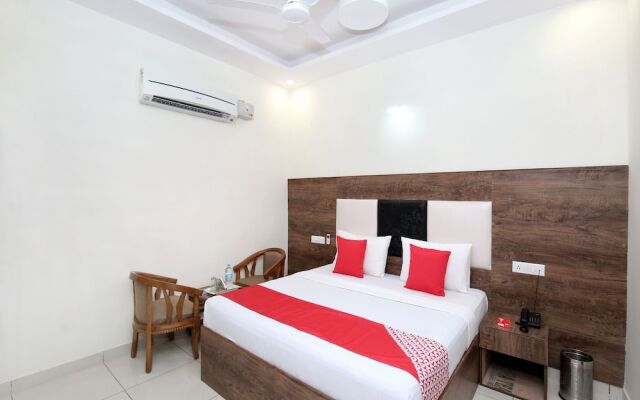 OYO 13373 Hotel Royal star