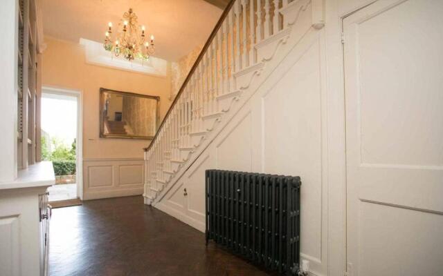 Medieval Town House - Walled Garden Sleeps 8