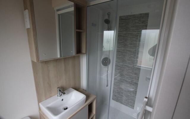 Luxury 2 Bedroom Caravan in Stunning Location