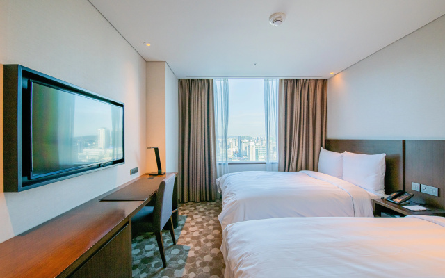 Lotte City Hotel Myeongdong - Image 3