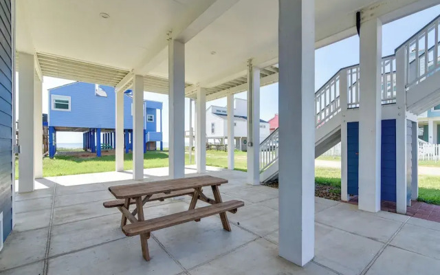 Modern Galveston Vacation Rental: Steps to Beach!