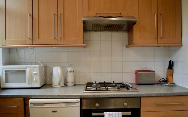 3 Bedroom Flat In Morningside