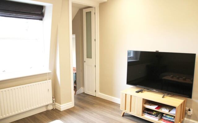 Modern and Stylish 2 Bedroom Flat in Notting Hill