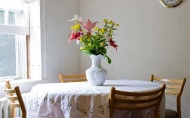 Farnam Guest House