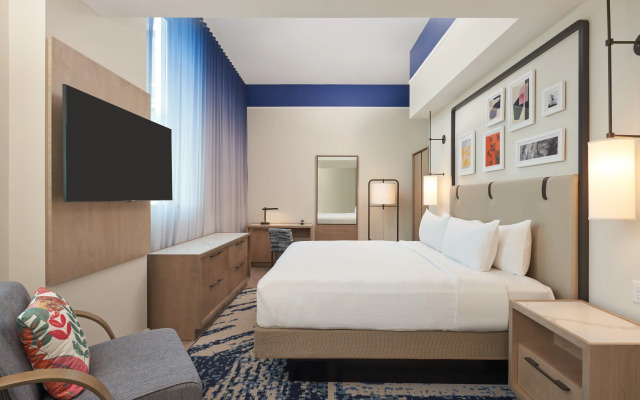 SERENA Hotel Aventura Miami, Tapestry Collection by Hilton