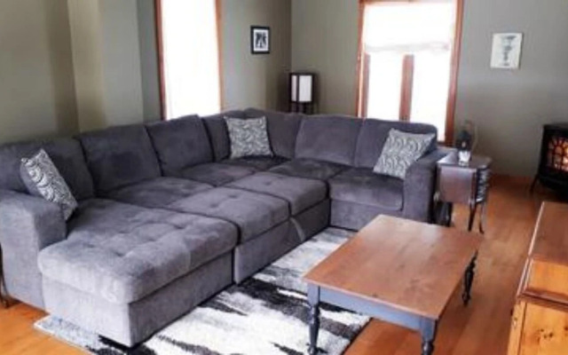6 Bed Blue Mountain Executive Chalet with Hot Tub 157