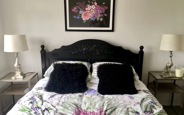 Sunny Holiday Home Near the Beach