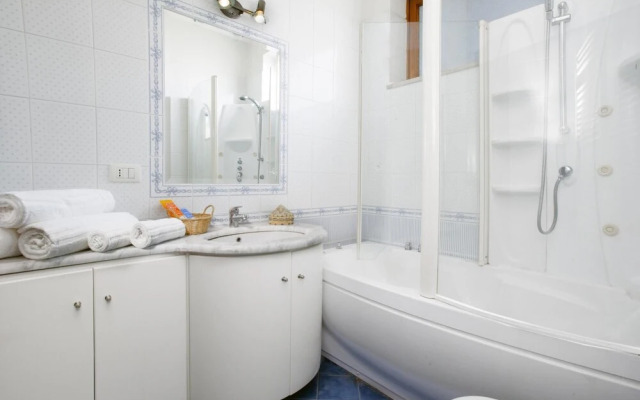 Apartment Miramare With Shared Pool Terraces and Internet Wi-fi