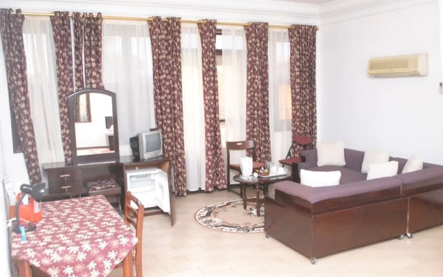 Roc Heights Lodge