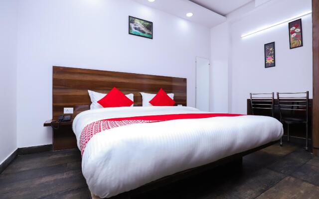 OYO 28606 Kavya Residency