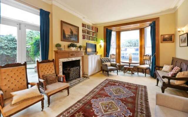 Special Offer- 5 bed Victorian in Zone2